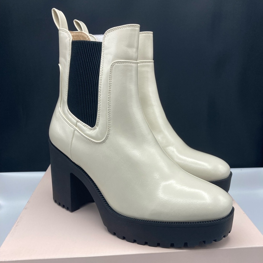 Women’s Boots Chinese Laundry Good Day Size 9